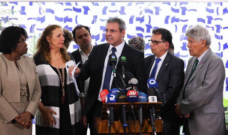 Operação policial no Rio tem críticas e defesas de deputados federais