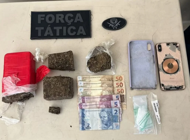 PM apreende casal e adolescente por tráfico de drogas na Zona Norte de Natal