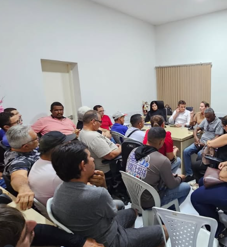 Prefeitura de Pau dos Ferros promove encontro com comerciantes de água e propõe criação de cooperativa