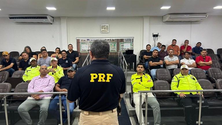 PRF realiza ação educativa e capacita 50 operadores e gestores de transporte escolar no RN