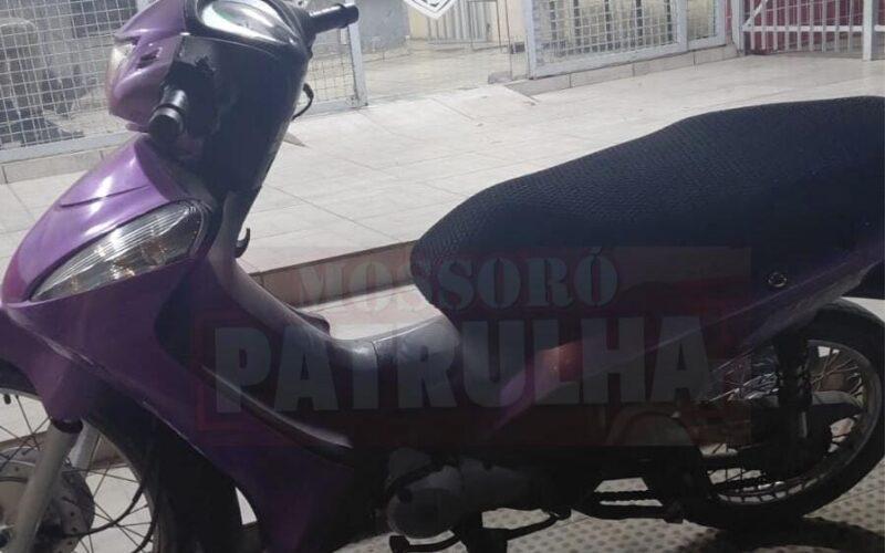 Agentes de Trânsito flagram casal em moto roubada e realizam prisão em Mossoró