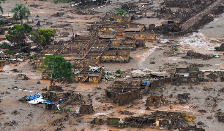 Hoje é Dia: tragédia de Mariana, favelas e radialistas em destaque