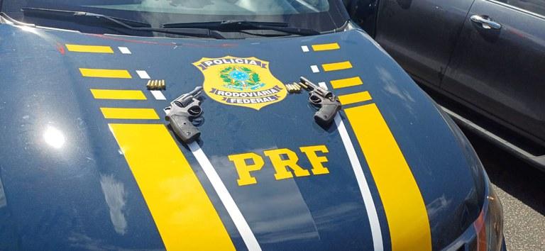 PRF prende homem com dois revólveres de numeração raspada em Macaíba