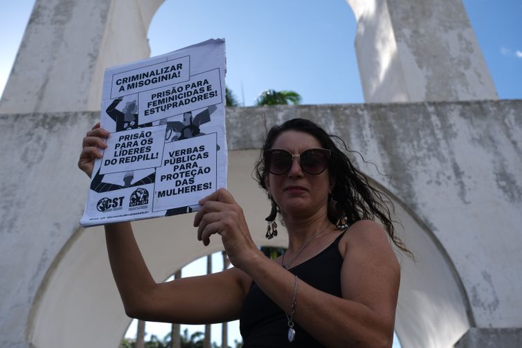 Ato nos Arcos da Lapa pede fim da violência contra mulheres e LGBTQIA+