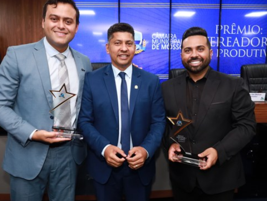 Câmara de Mossoró premia vereadores destaque na última sessão de 2025