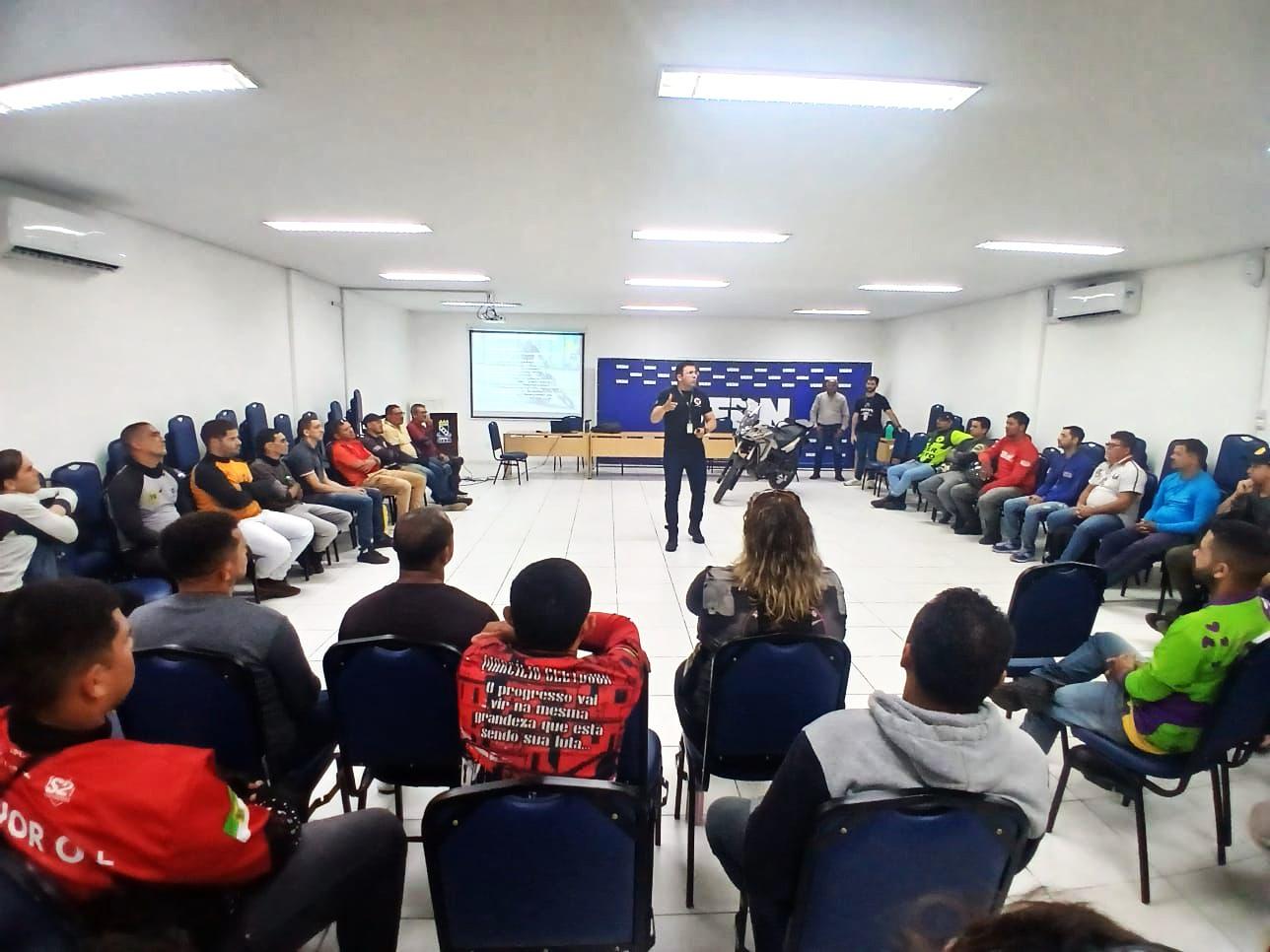 Detran divulga lista de 290 motociclistas por aplicativo selecionados para treinamento