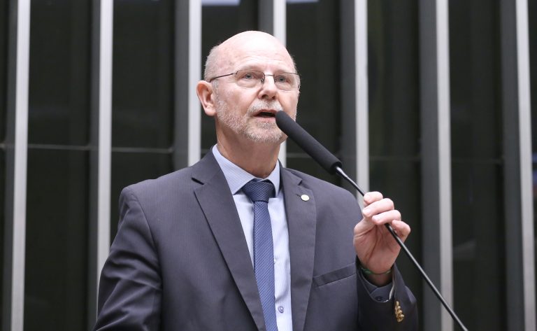 Comissão aprova retomada da assistência sindical obrigatória em desligamentos