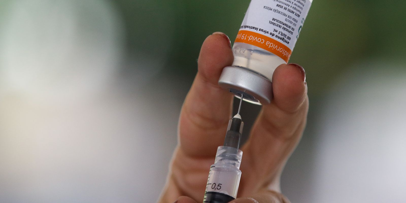 Cinco anos do início da vacinação: Brasil recorda primeiras doses contra a covid-19