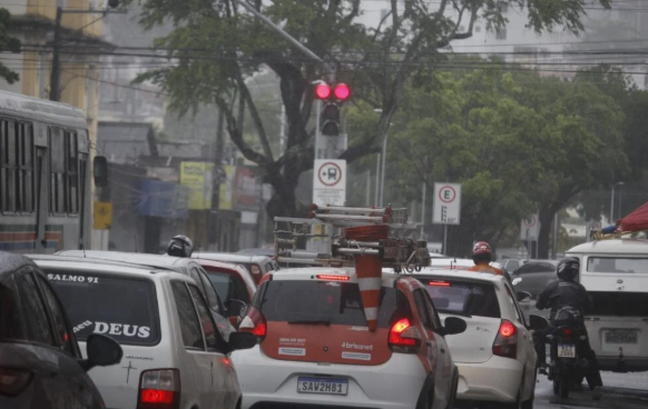 Inmet publica alerta de chuvas intensas para todo o RN com até 100 mm por dia