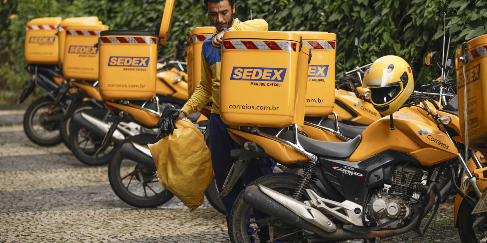 Moraes suspende benefícios de acordo que pôs fim à greve dos Correios