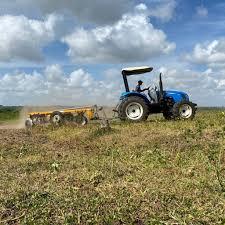 Prefeitura de Riacho da Cruz reforça apoio à agricultura familiar com Programa de Corte de Terra