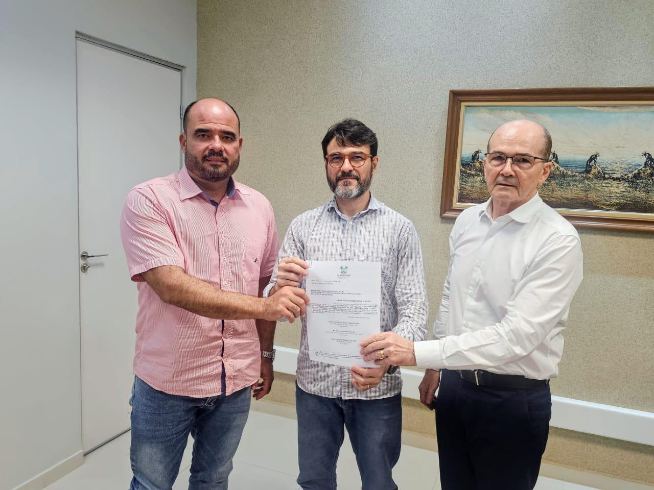 Governo assina ordem de serviço para obra de saneamento básico em Alcaçuz