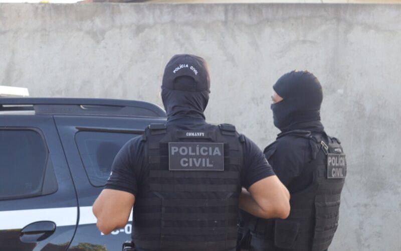 Polícia Civil cumpre mandados e apreende drogas e celulares em operação contra facção em Mossoró