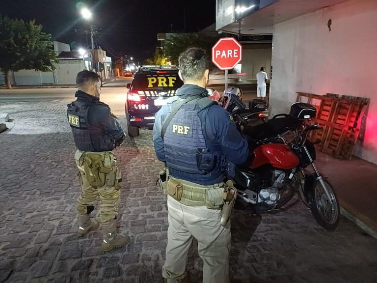 PRF prende mulher por adulteração de veículo na BR 226 em Tangará