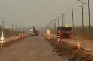 RN-117 fica praticamente interditada entre Caraúbas e Governador Dix-Sept Rosado após fortes chuvas