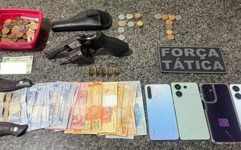 Ação da PM em Assú termina com apreensão de arma de fogo e condução de suspeitos