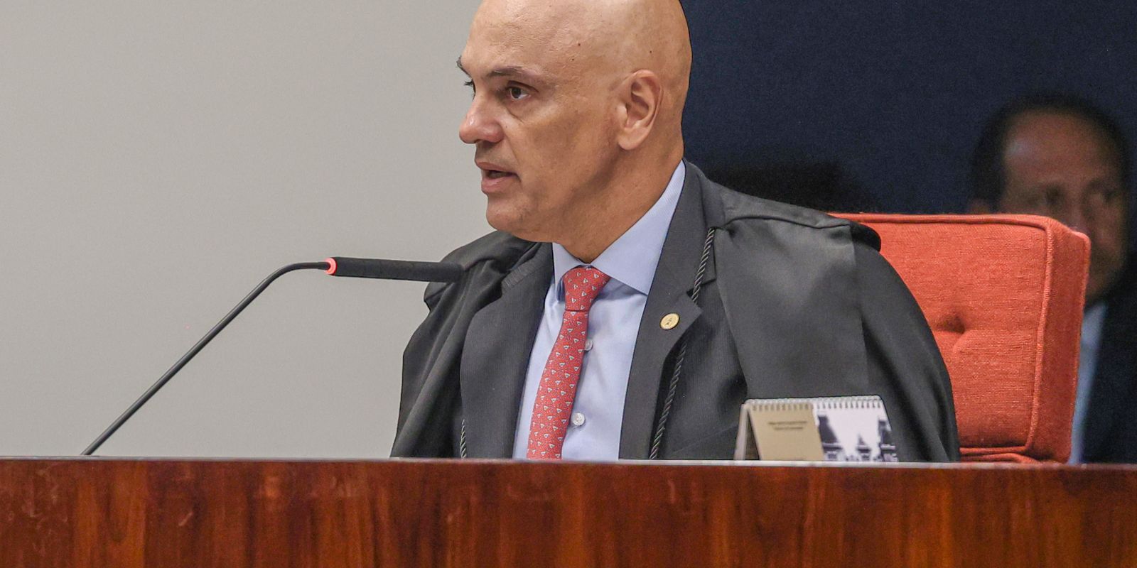 Alexandre de Moraes desmente uso de aeronaves ligadas a Daniel Vorcaro
