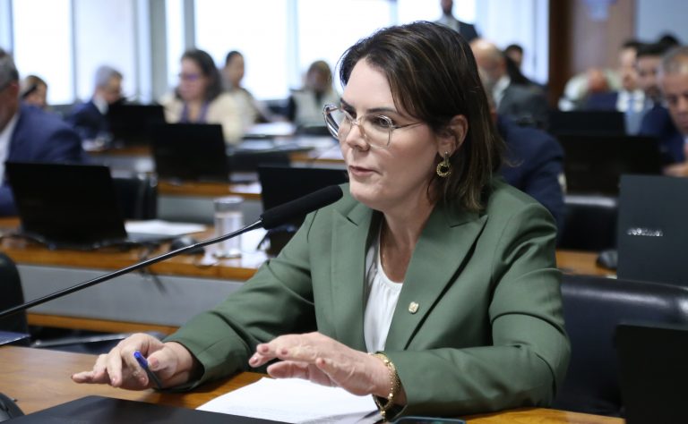 Comissão dá aval a tratamento respeitoso para mulheres em processos policiais e penais