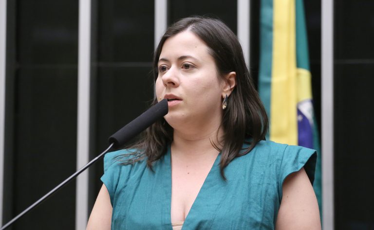 Comissão de cultura aprova logística reversa para livros didáticos e jurídicos