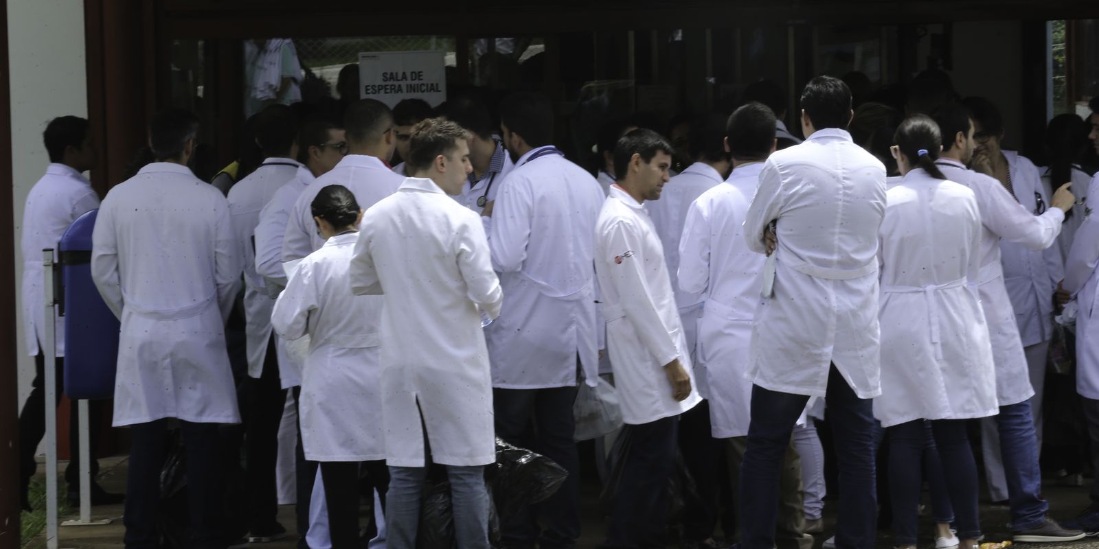 Concurso para médicos de hospitais universitários federais acontece neste domingo
