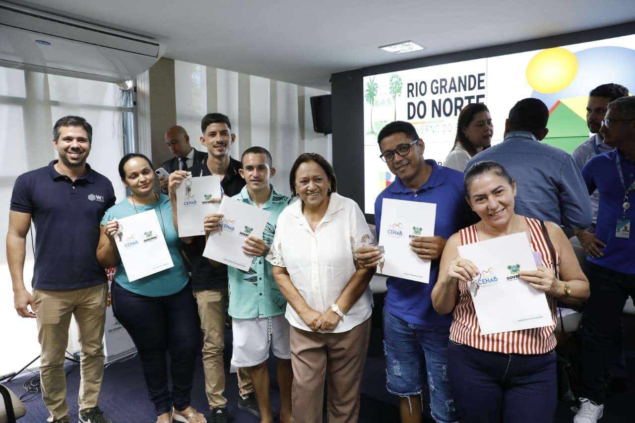 Governo do RN assina contratos para construção de moradias e abastecimento de água em 14 municípios