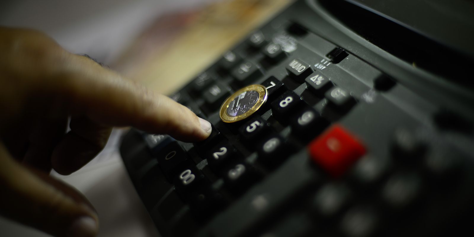 Inflação oficial atinge 3,81% em 12 meses, com alta de 0,7% em fevereiro