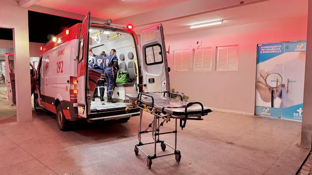Jovem de 22 anos fica gravemente ferido durante colisão entre carro e moto na zona rural de Apodi