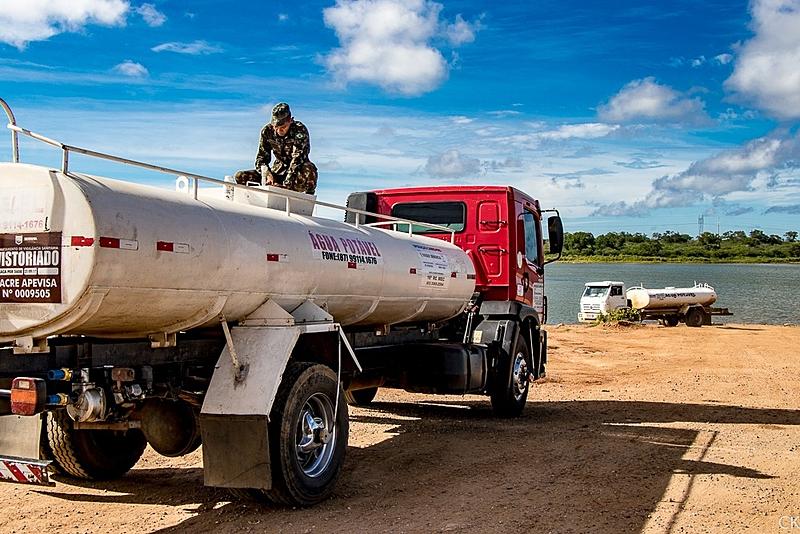 Operação Carro-Pipa volta a atender zona rural de Martins