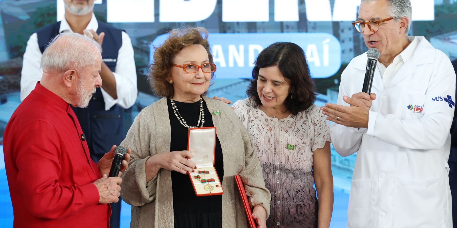 Margareth Dalcolmo é agraciada com a medalha Oswaldo Cruz