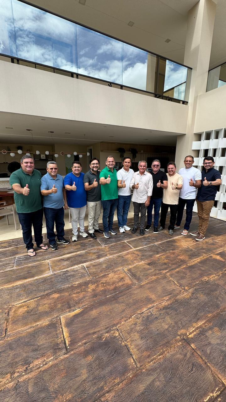 Prefeito Sabino Neto lidera grupo com vice e oito vereadores de Apodi em apoio à pré-candidatura de Neilton Diógenes à reeleição