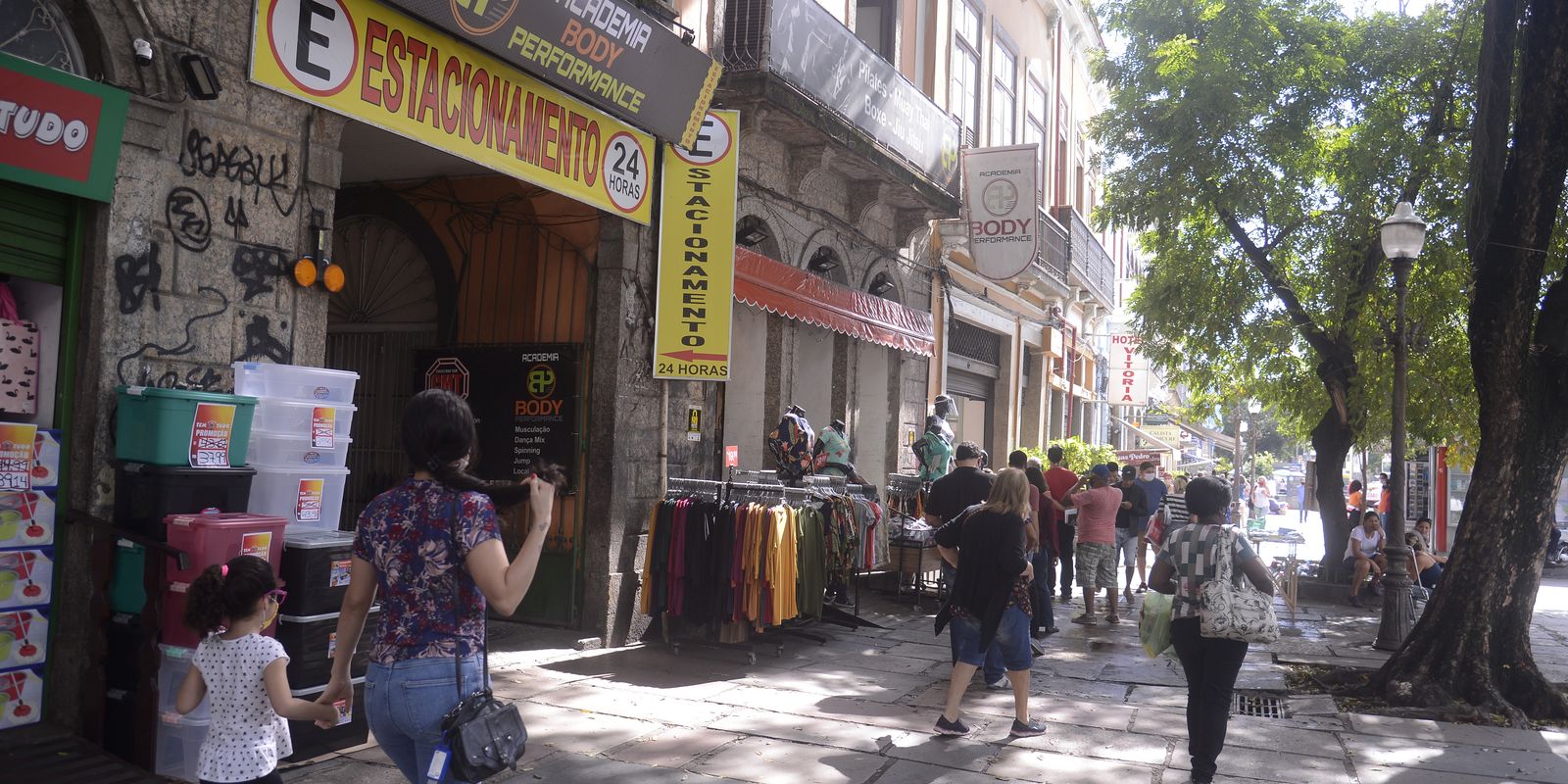 O comércio varejista registra alta de 0,4% em janeiro e atinge novo recorde