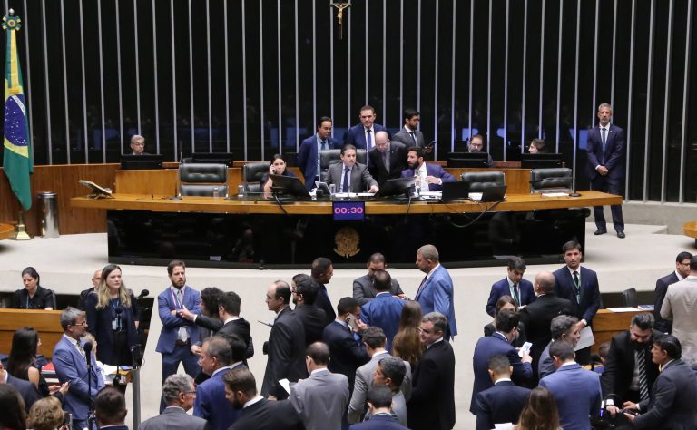 Câmara dos Deputados eleva multas para fraudes em combustíveis