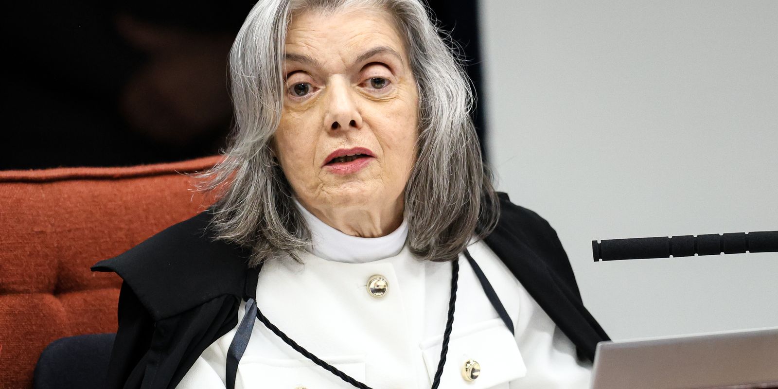 Cármen Lúcia acompanha relator e vota para condenar Eduardo Bolsonaro por difamação