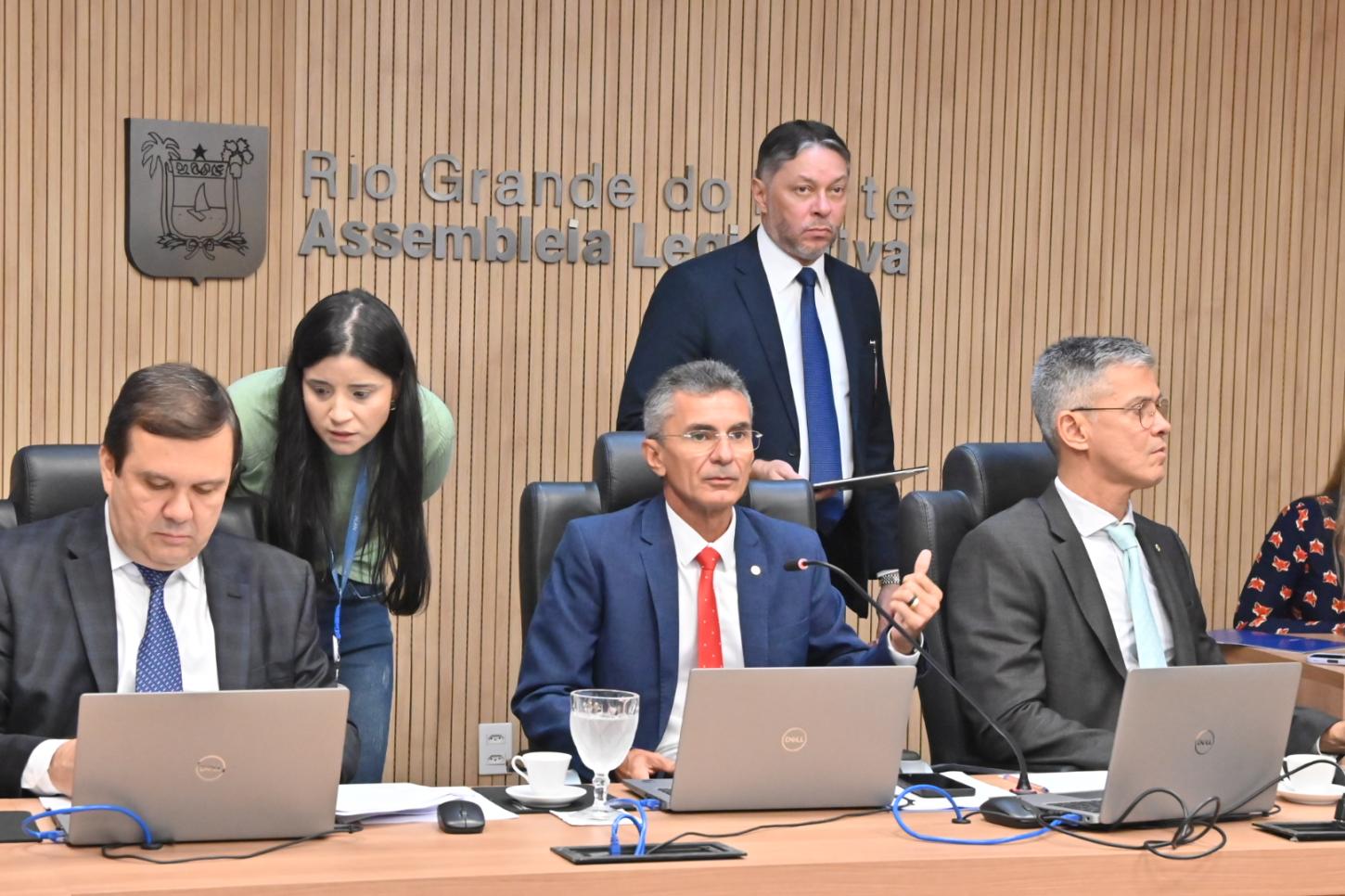 CCJ aprova projeto voltado à capacitação para atendimento a pessoas com TEA no RN