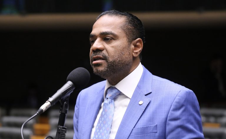 Comissão aprova proposta que estende programa de energia renovável a templos religiosos