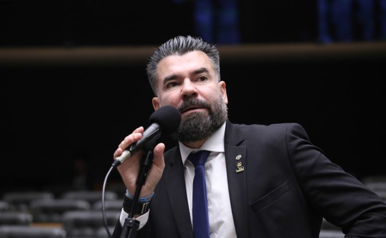 Comissão da Câmara aprova punição para detentos que registrarem imagens em presídios