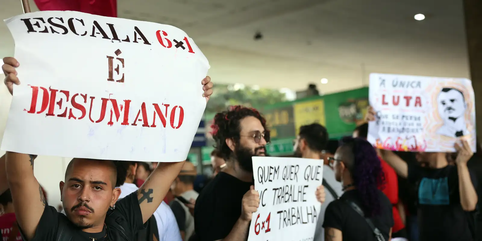 Abolição da escala 6x1 ganha destaque nos protestos de 1º de maio pelo Brasil