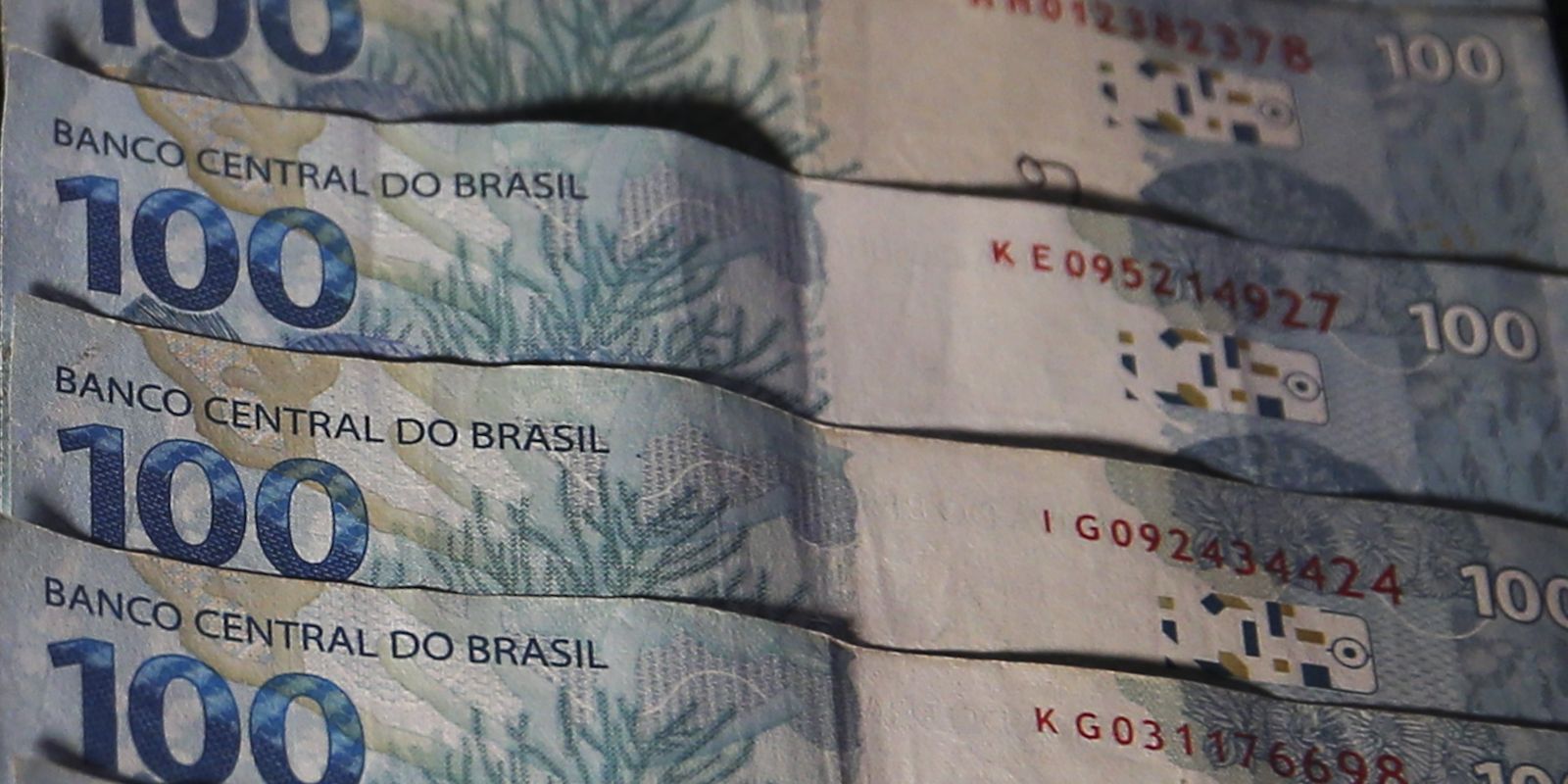 Governo projeta superávit primário de R$ 73,2 bilhões para 2027