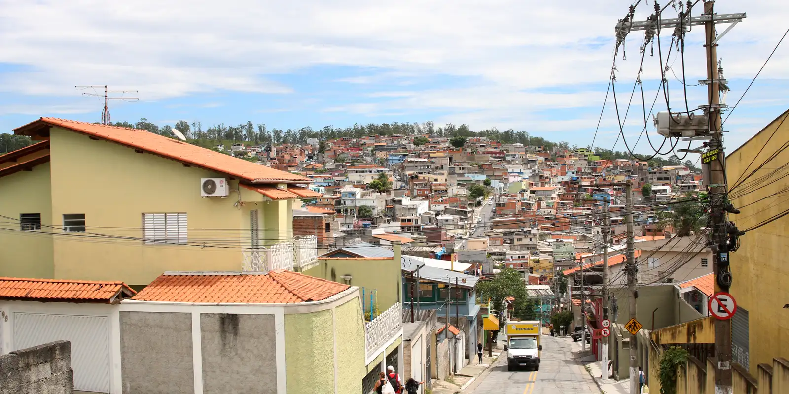 Moradores de Perus, em São Paulo, denunciam irregularidades em audiência pública