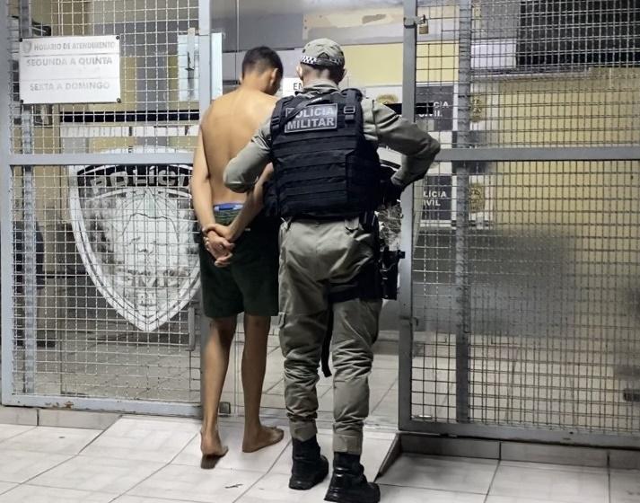 Jovem é preso por suspeita de tráfico de drogas na comunidade da Maísa, em Mossoró