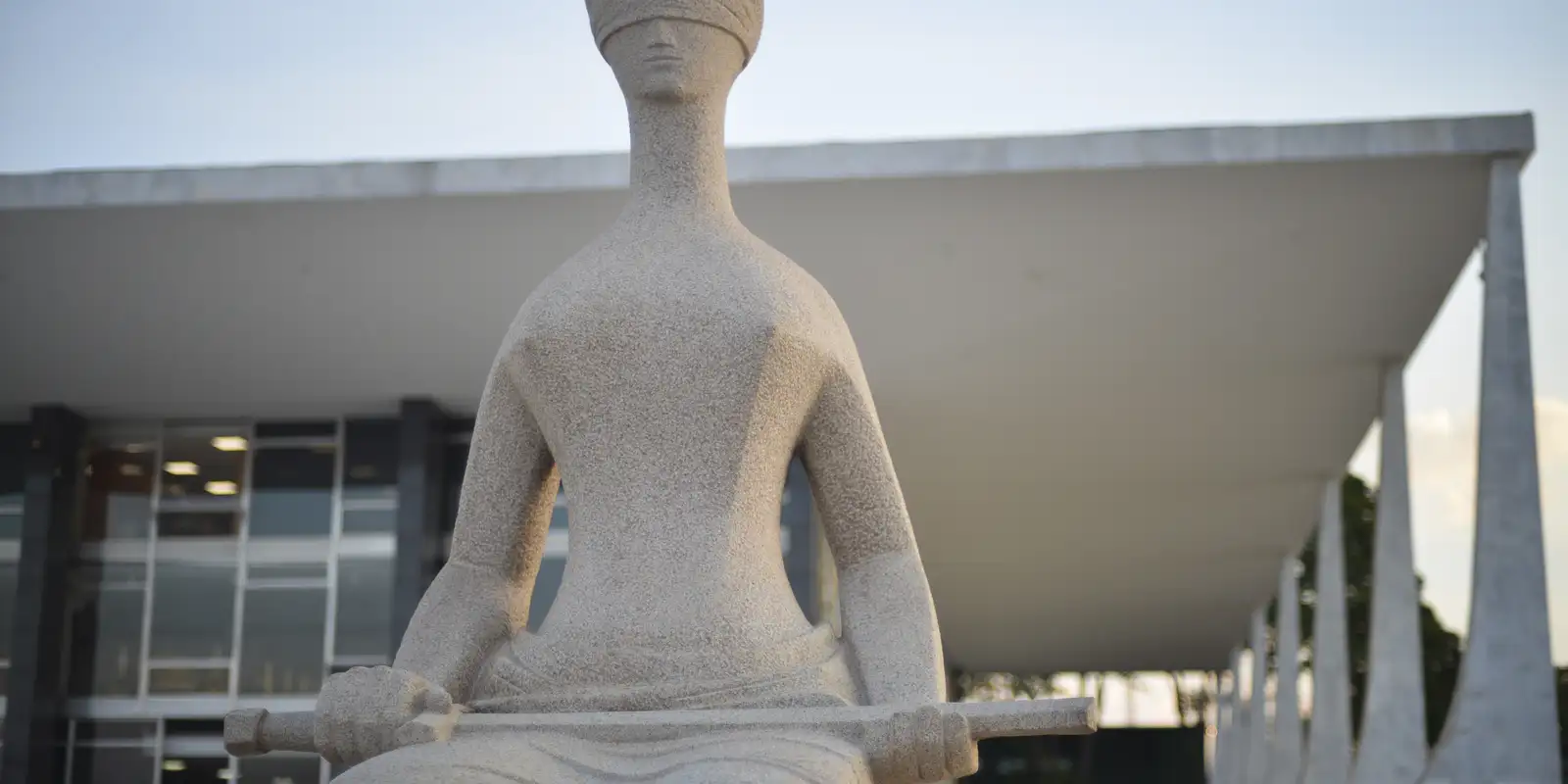 Associações de juízes solicitam mais tempo para aplicar restrições a benefícios extras