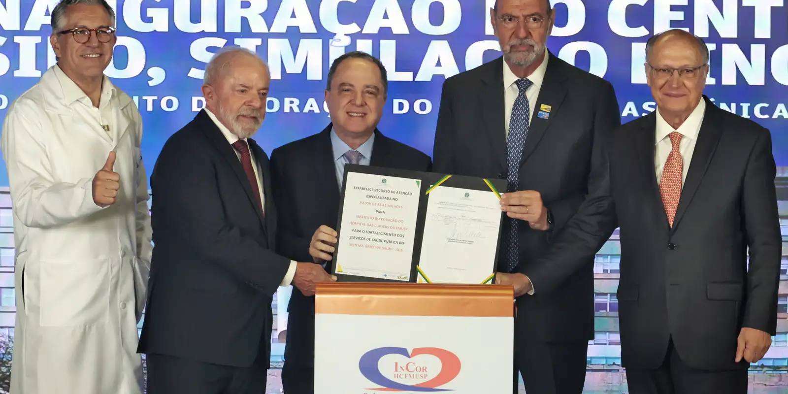 Lula aprova marco legal para vacinas e tratamentos de câncer no Brasil
