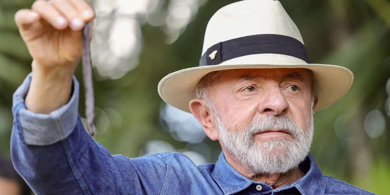 Lula viaja a São Paulo para remover queratose e tratar tendinite