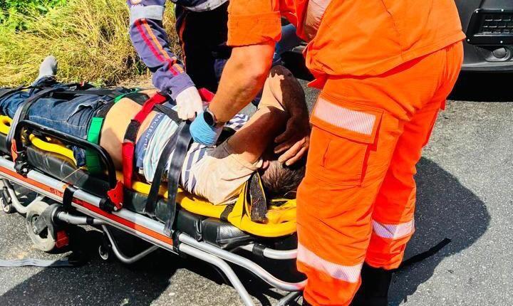 Motociclista sofre acidente na RN-015 durante chuva em Mossoró