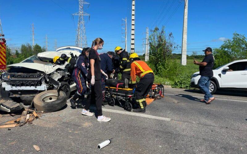 Motorista fica em estado grave após colisão com caminhão na BR-304 em Mossoró