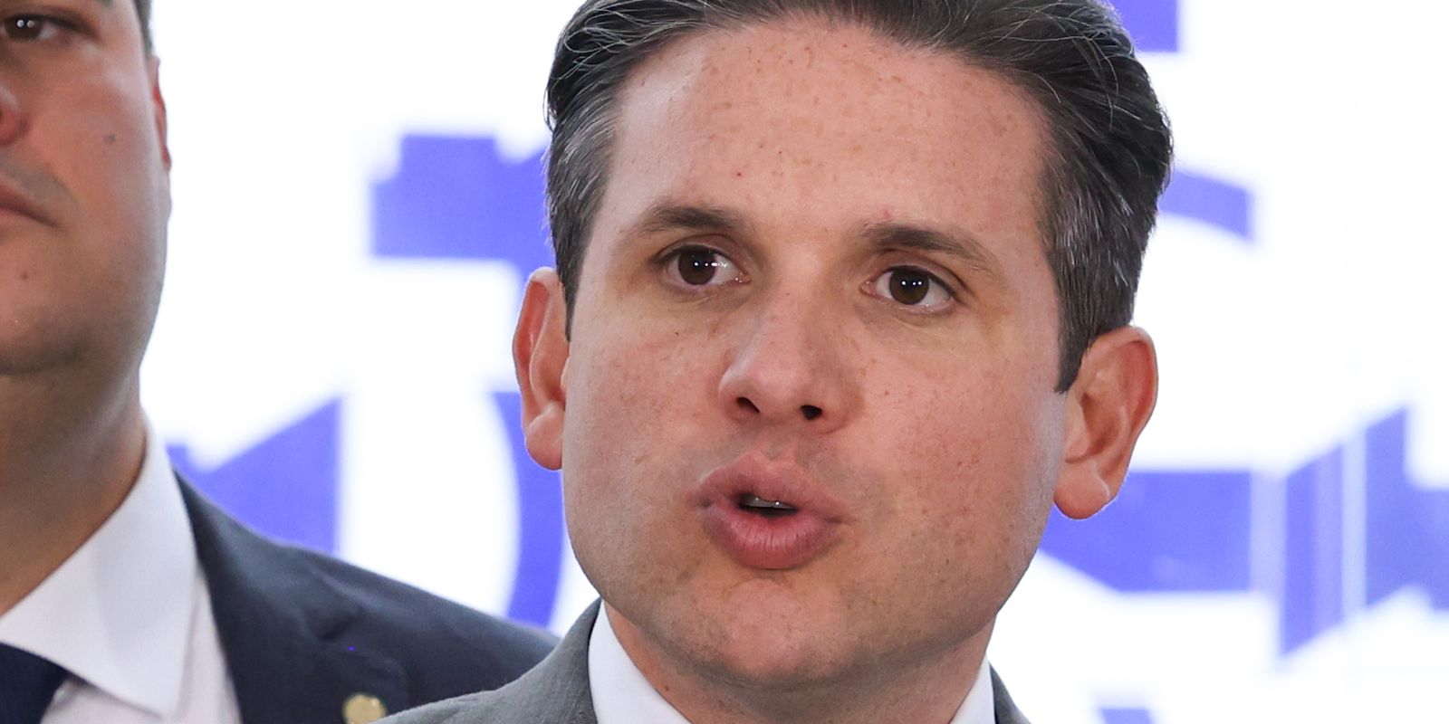 Hugo Motta estabelece comissão para analisar PEC que propõe fim da escala 6x1