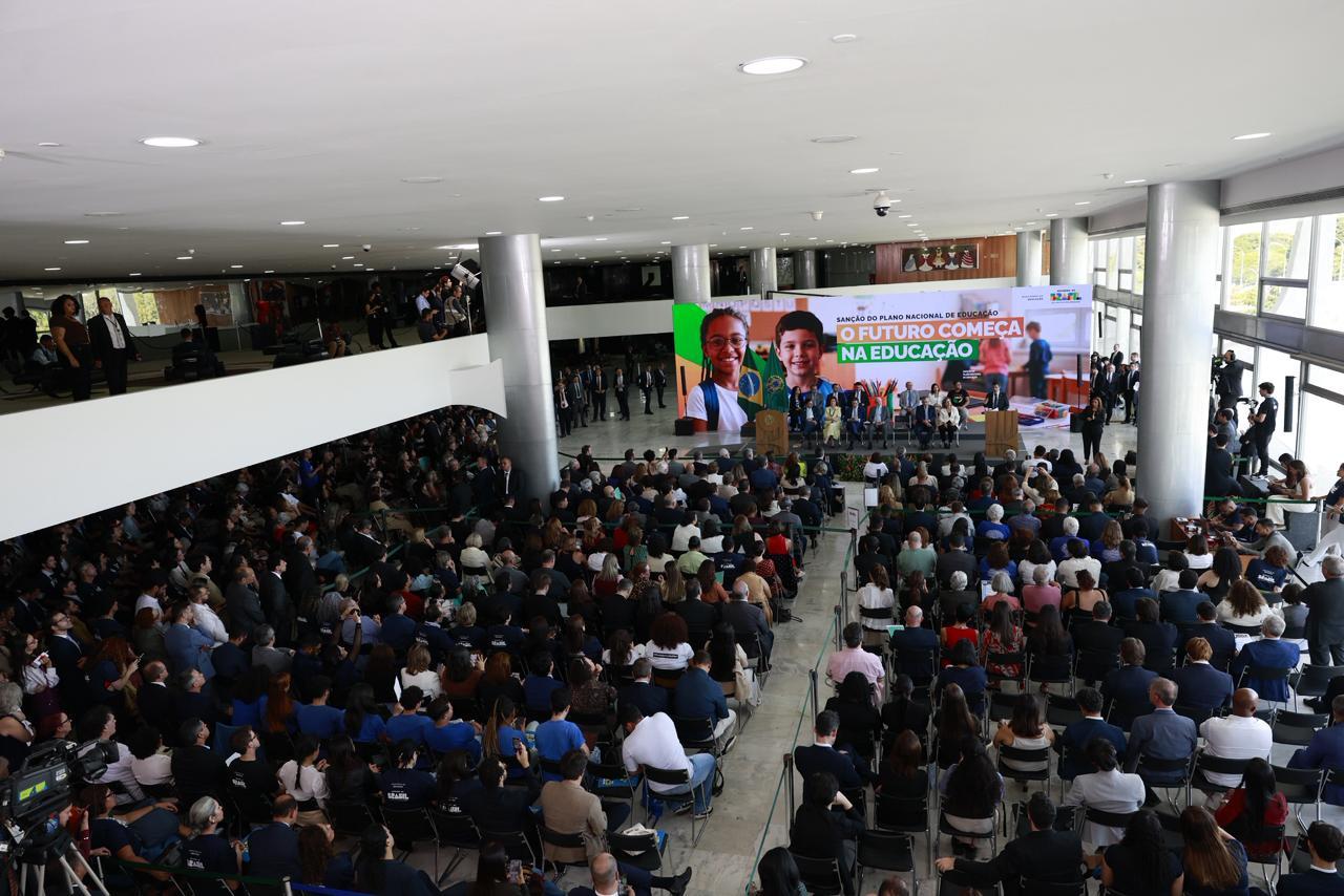 Novo PNE prevê investimento de até 10% do PIB e amplia metas para educação no Brasil