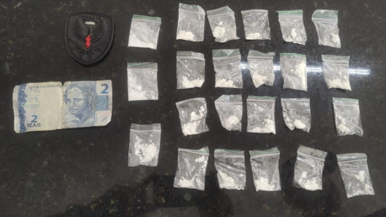 Polícia prende dupla suspeita de tráfico na zona Oeste de Natal