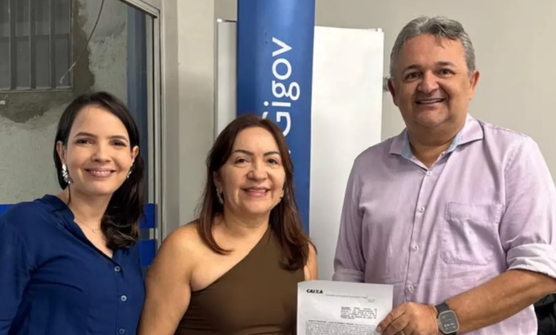 Prefeito Marcos Aurélio garante avanço para construção de 20 casas em Riacho da Cruz