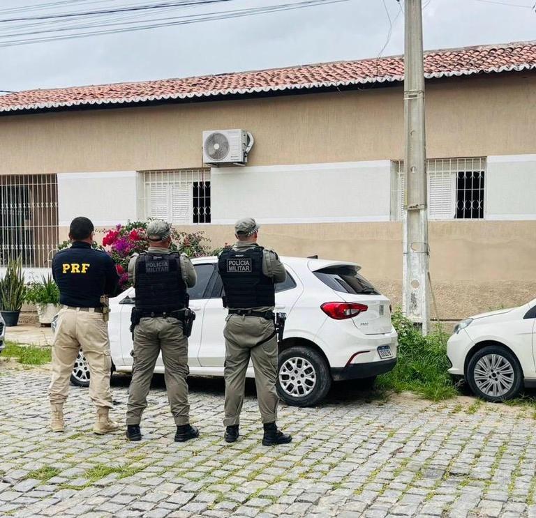 PRF recupera veículo roubado com sinais de adulteração em Caicó/RN